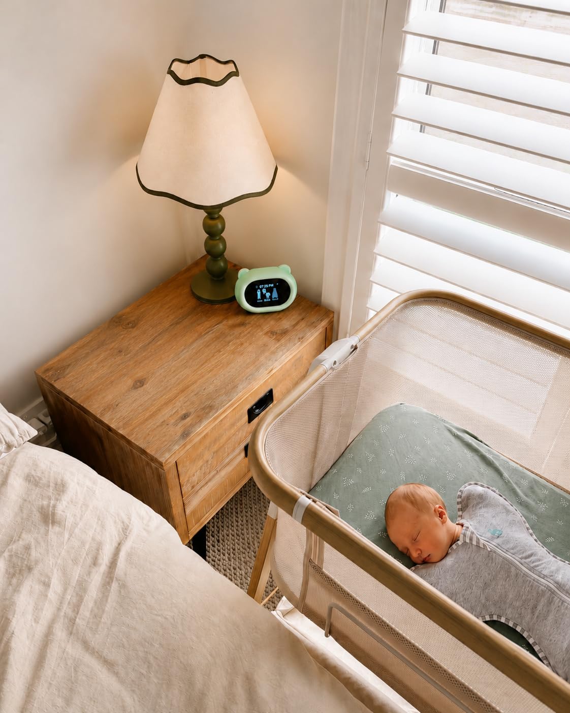 Smart Baby Temperature Monitor With Sleepwear Guide